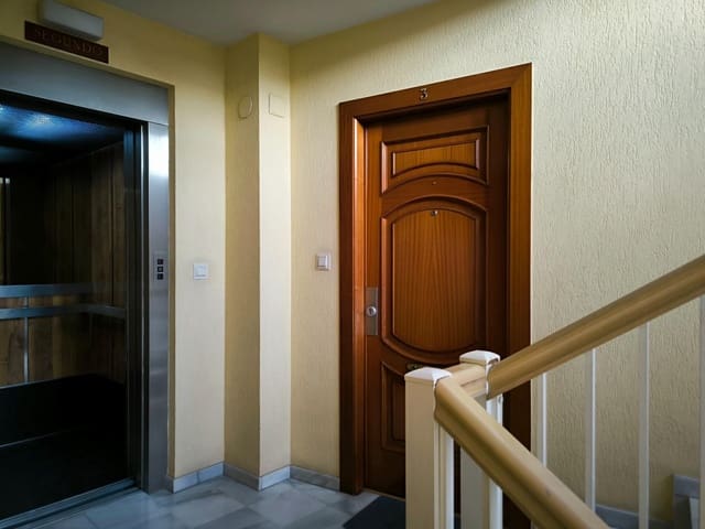3 quarto Apartamento para arrendar em Tavernes de la Valldigna - 750 € (Ref: 10076505)