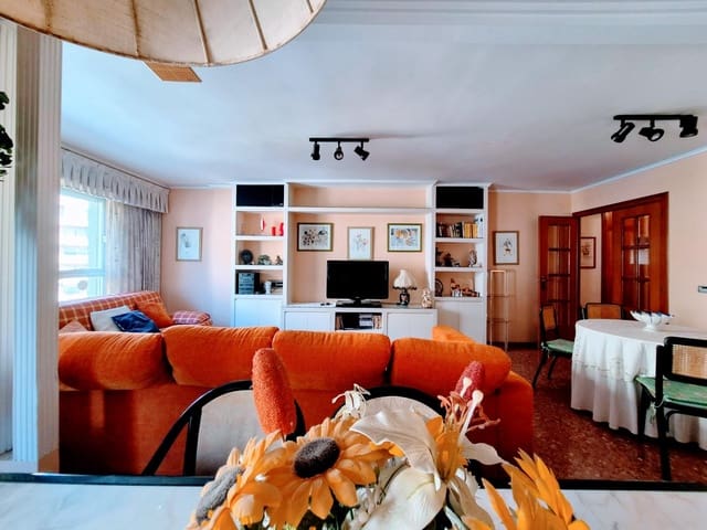 Piso de 3 habitaciones en Gandia en venta - 179.000 € (Ref: 10086263)