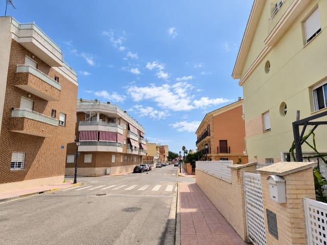 3 soveværelse Rækkehus til salg i Favara med swimmingpool garage - € 249.000 (Ref: 10094766)