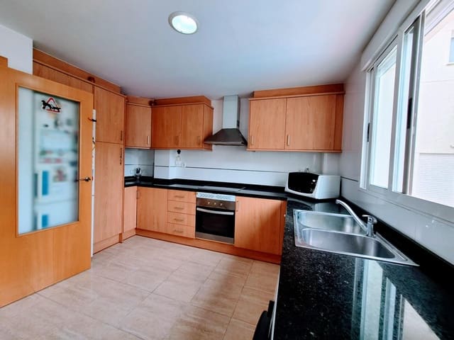 3 soveværelse Rækkehus til salg i Favara med swimmingpool garage - € 249.000 (Ref: 10094766)