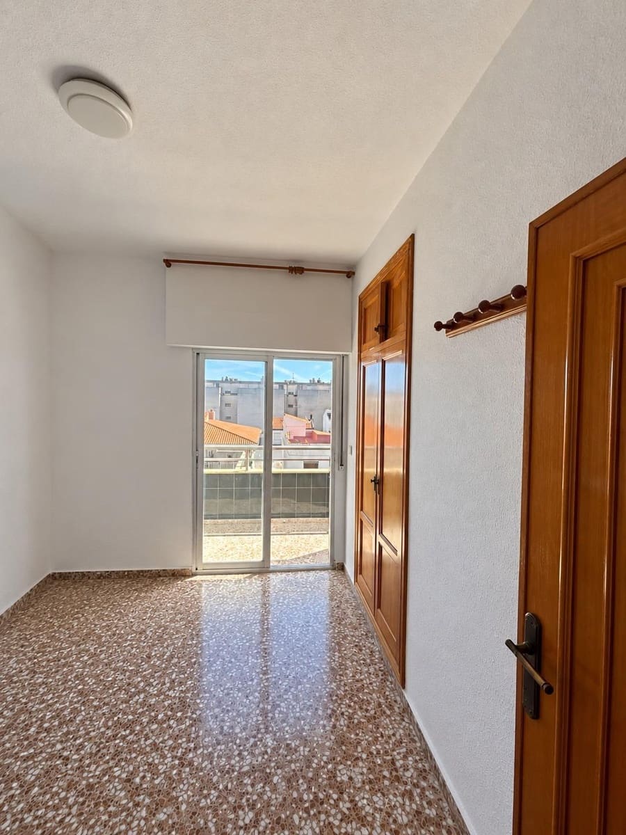 4 slaapkamer Appartement te huur in Piles - € 700 (Ref: 10129625)