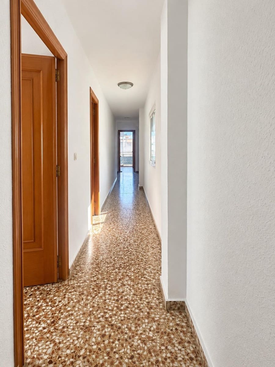 4 slaapkamer Appartement te huur in Piles - € 700 (Ref: 10129625)