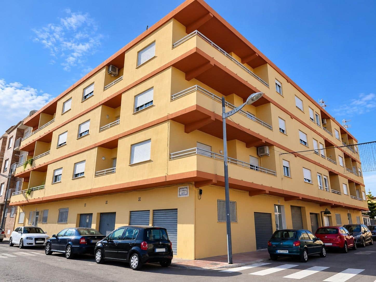 4 slaapkamer Appartement te huur in Piles - € 700 (Ref: 10129625)