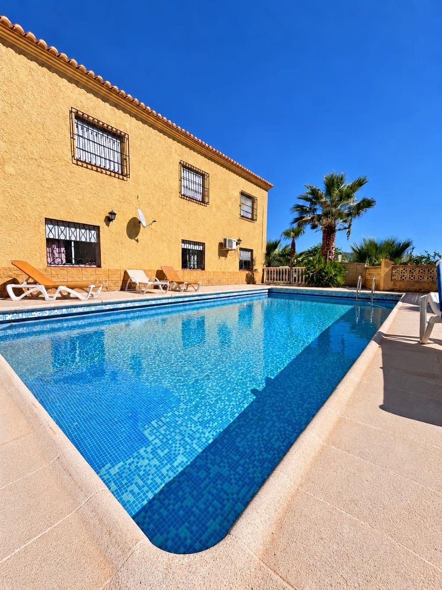 7 chambre Villa/Maison à vendre à Rotova avec piscine garage - 395 000 € (Ref: 10185040)