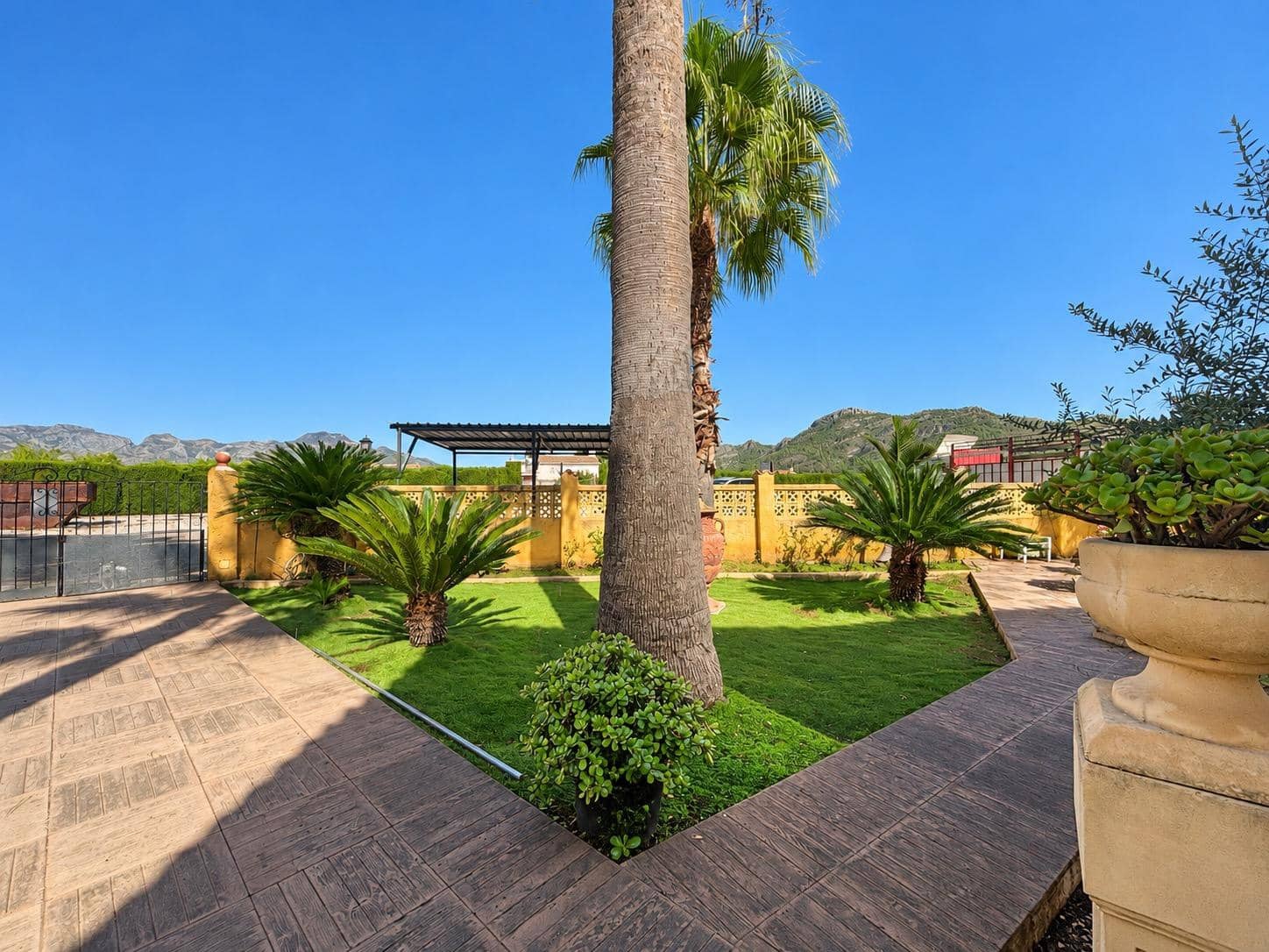 7 chambre Villa/Maison à vendre à Rotova avec piscine garage - 395 000 € (Ref: 10185040)