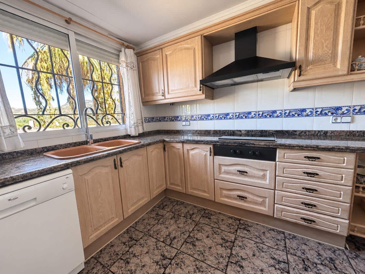 7 chambre Villa/Maison à vendre à Rotova avec piscine garage - 395 000 € (Ref: 10185040)