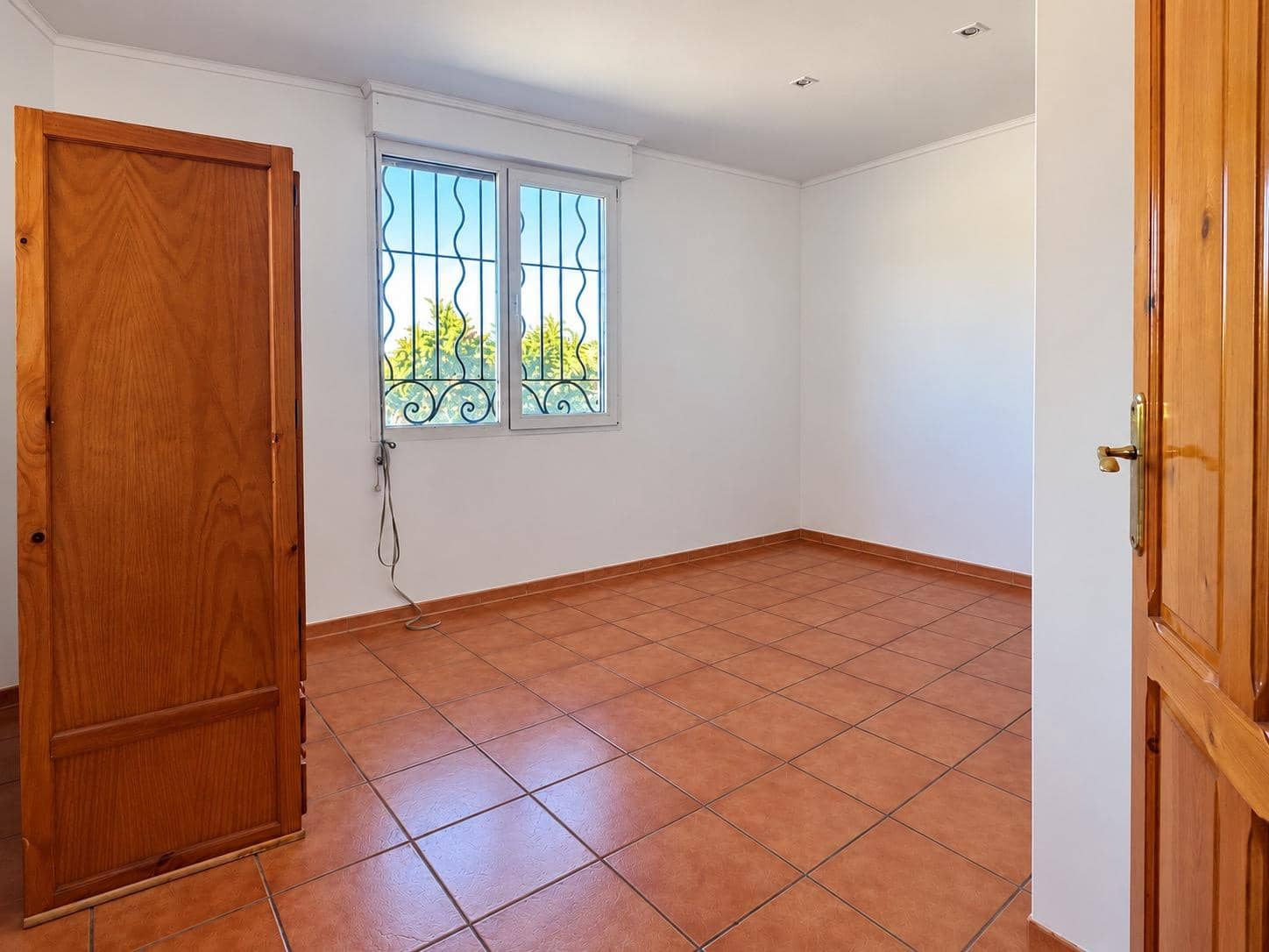 7 chambre Villa/Maison à vendre à Rotova avec piscine garage - 395 000 € (Ref: 10185040)