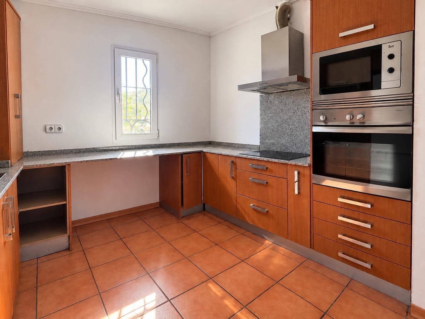 7 chambre Villa/Maison à vendre à Rotova avec piscine garage - 395 000 € (Ref: 10185040)