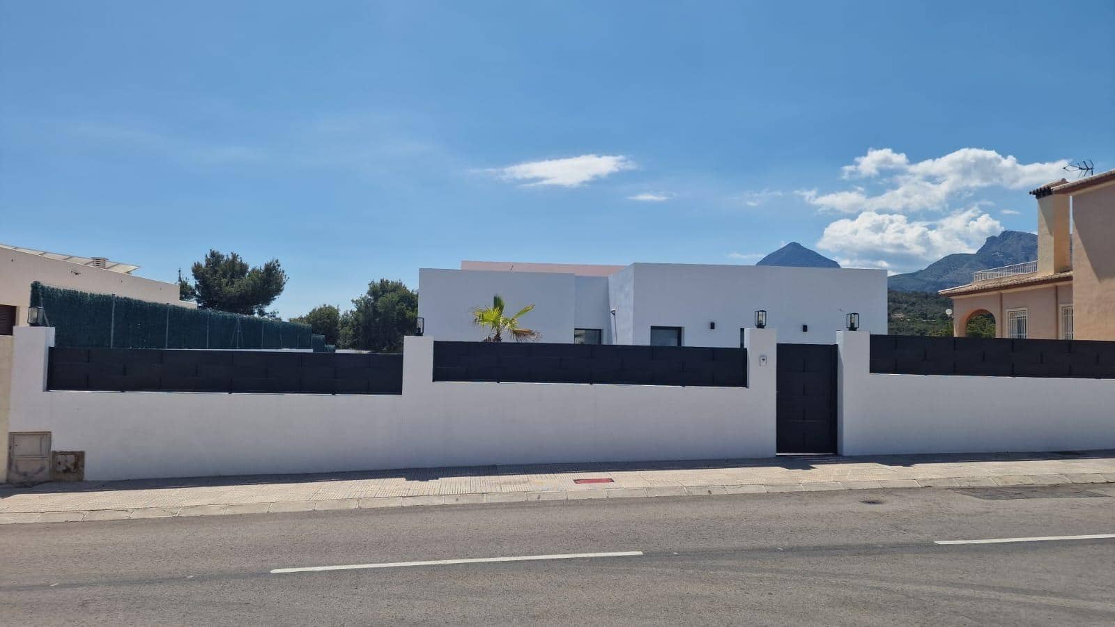 3 bedroom Villa for sale in La Nucia with pool garage - € 1,170,000 (Ref: 9103486)