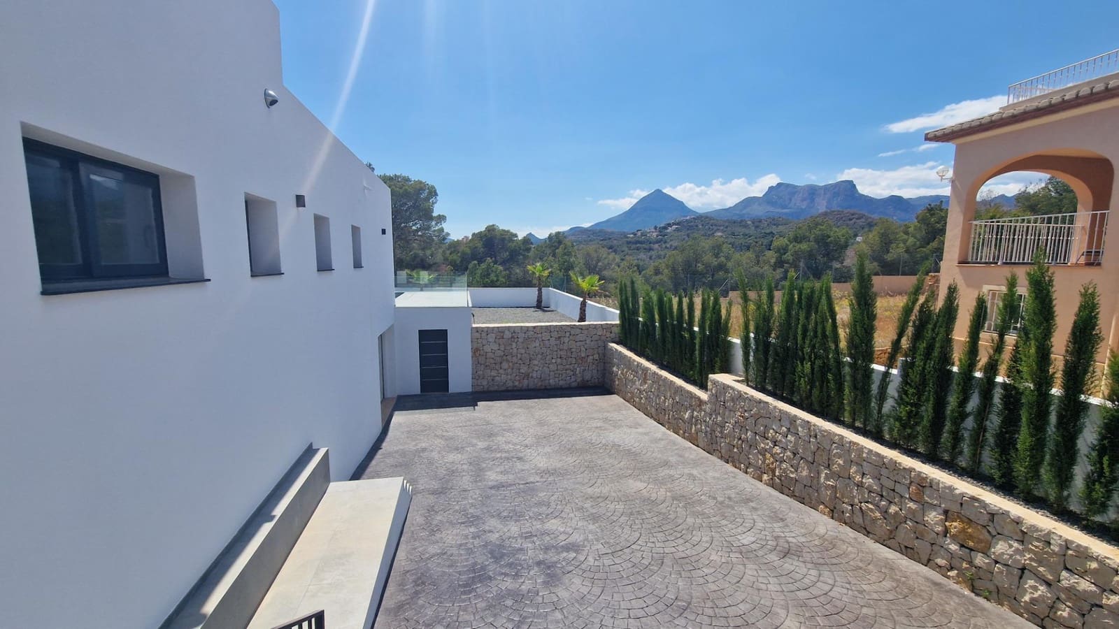 3 bedroom Villa for sale in La Nucia with pool garage - € 1,170,000 (Ref: 9103486)