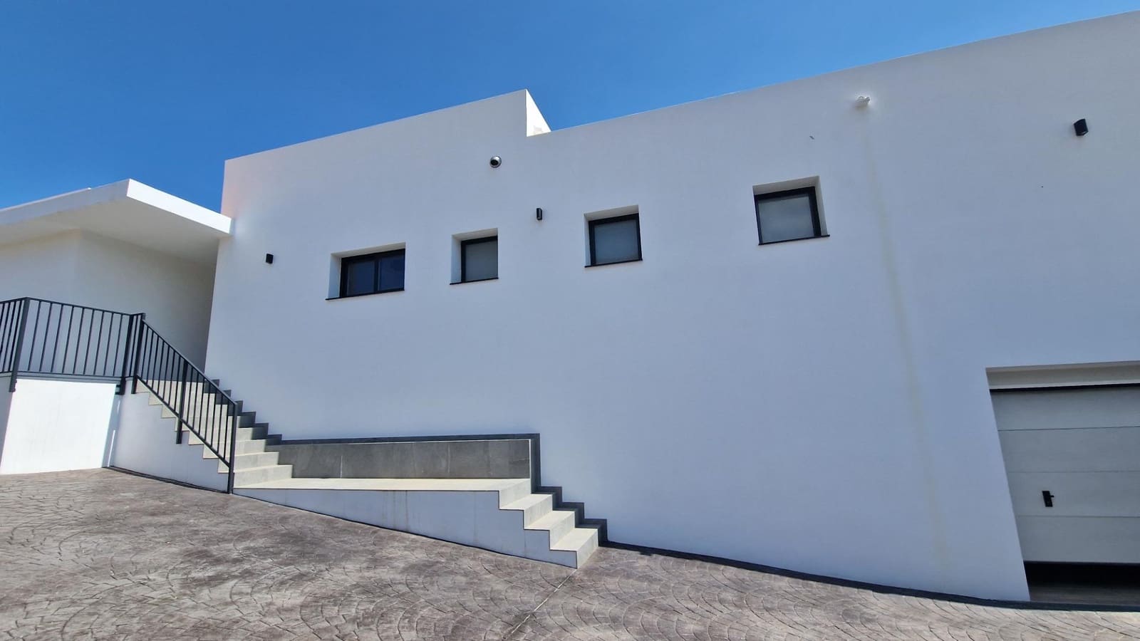 3 bedroom Villa for sale in La Nucia with pool garage - € 1,170,000 (Ref: 9103486)