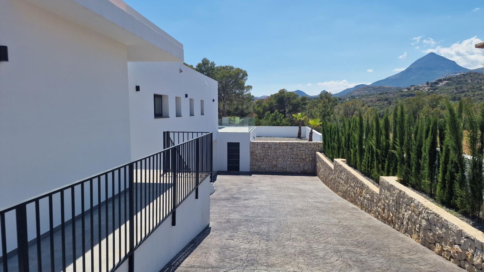 3 bedroom Villa for sale in La Nucia with pool garage - € 1,170,000 (Ref: 9103486)