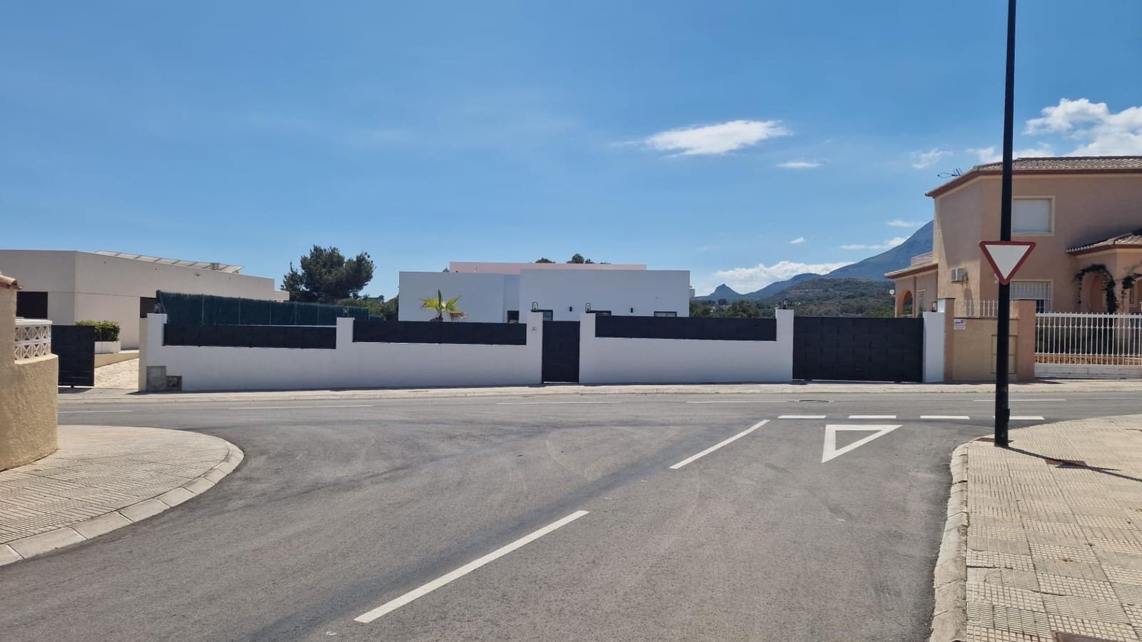 3 bedroom Villa for sale in La Nucia with pool garage - € 1,170,000 (Ref: 9103486)