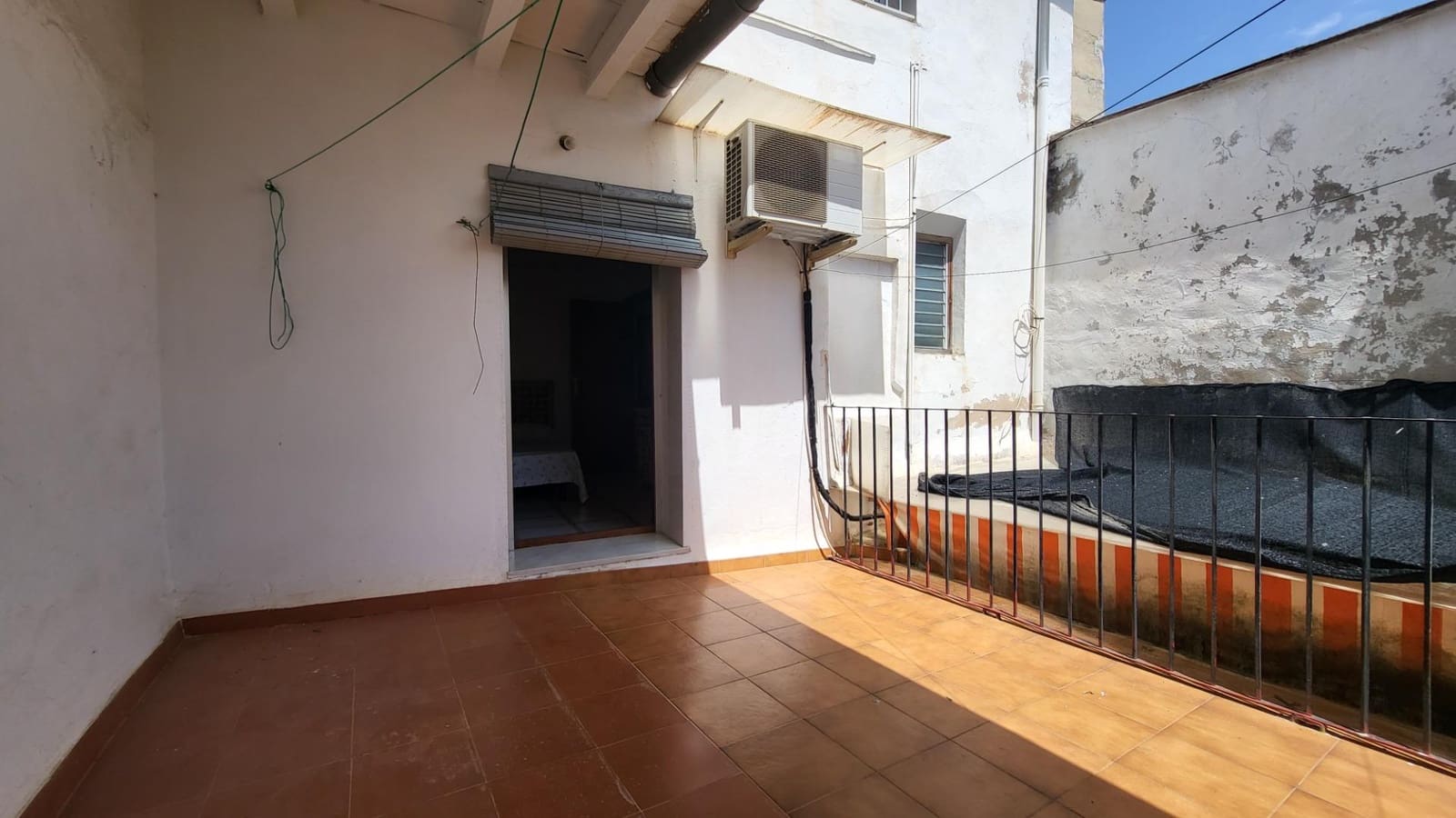 6 bedroom Townhouse for sale in Montichelvo - € 119,500 (Ref: 9103487)