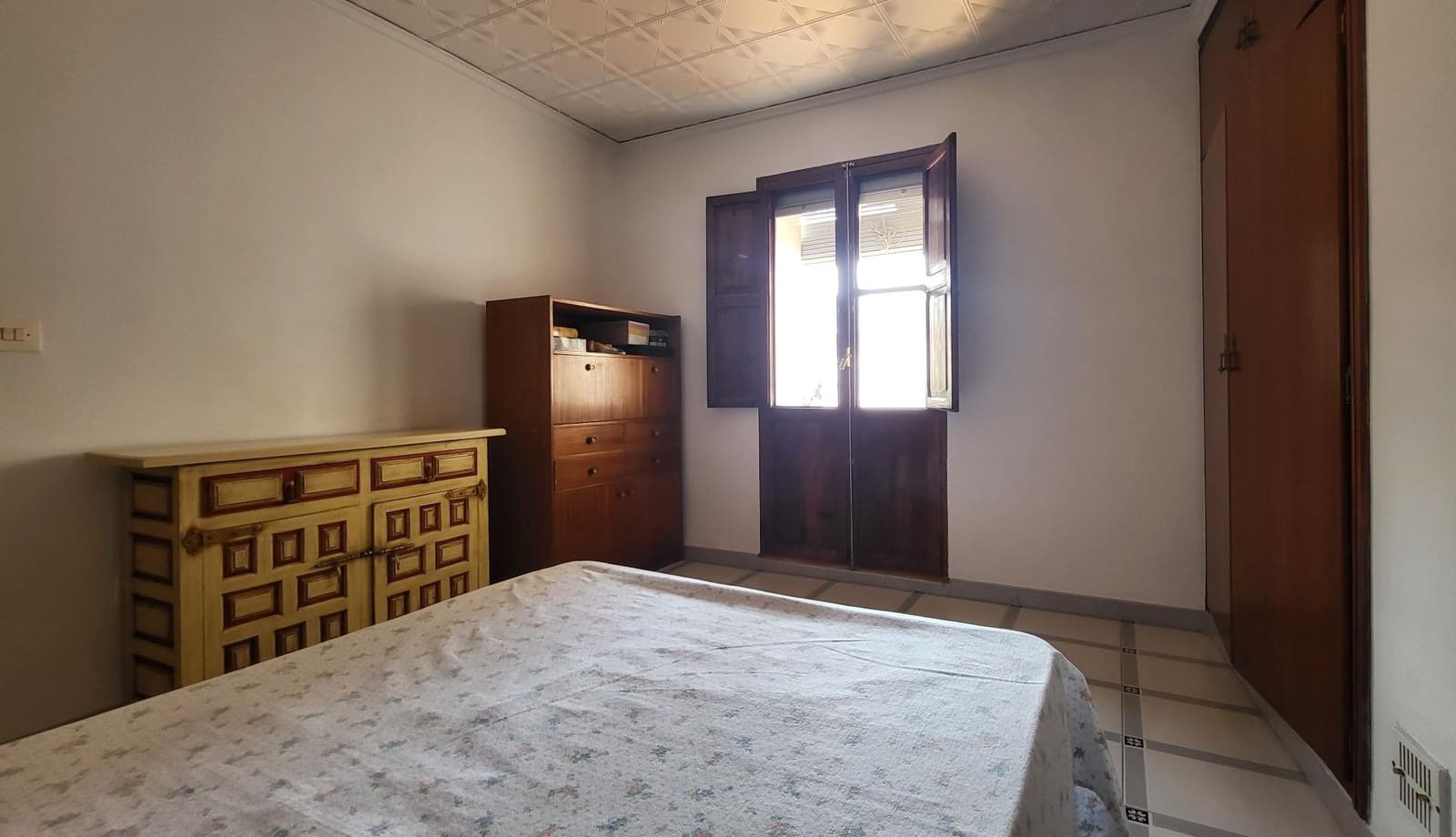 6 bedroom Townhouse for sale in Montichelvo - € 119,500 (Ref: 9103487)