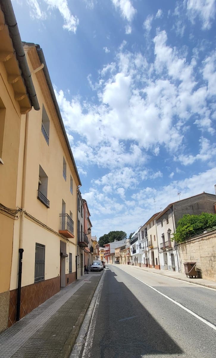 6 bedroom Townhouse for sale in Montichelvo - € 119,500 (Ref: 9103487)