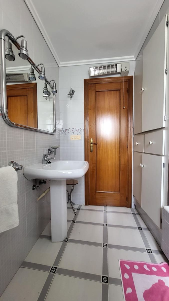 6 bedroom Townhouse for sale in Montichelvo - € 119,500 (Ref: 9103487)