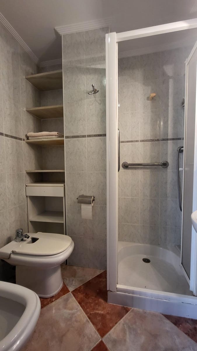 6 slaapkamer Huis te koop in Montichelvo - € 119.500 (Ref: 9103487)