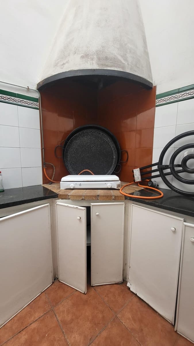 6 slaapkamer Huis te koop in Montichelvo - € 119.500 (Ref: 9103487)