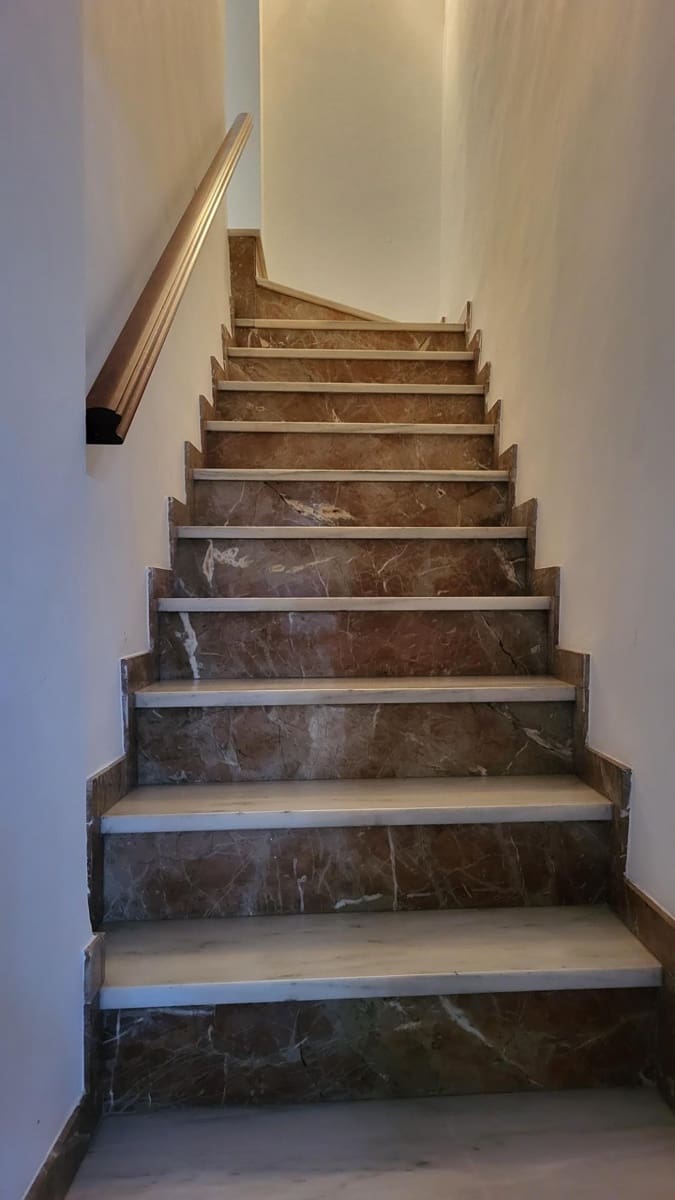 6 slaapkamer Huis te koop in Montichelvo - € 119.500 (Ref: 9103487)