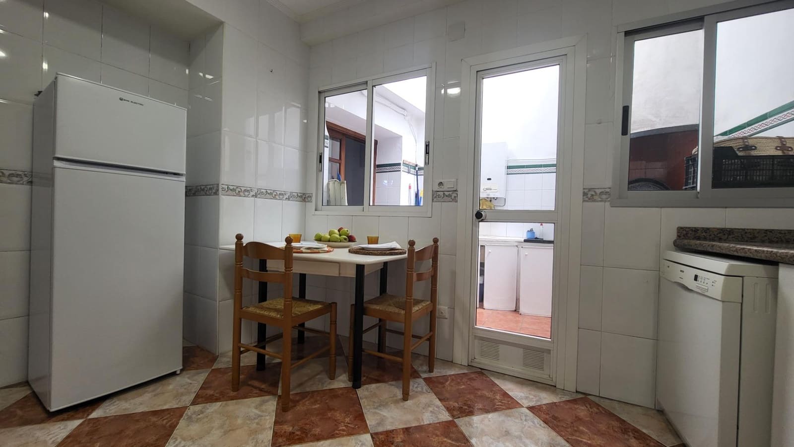 6 slaapkamer Huis te koop in Montichelvo - € 119.500 (Ref: 9103487)