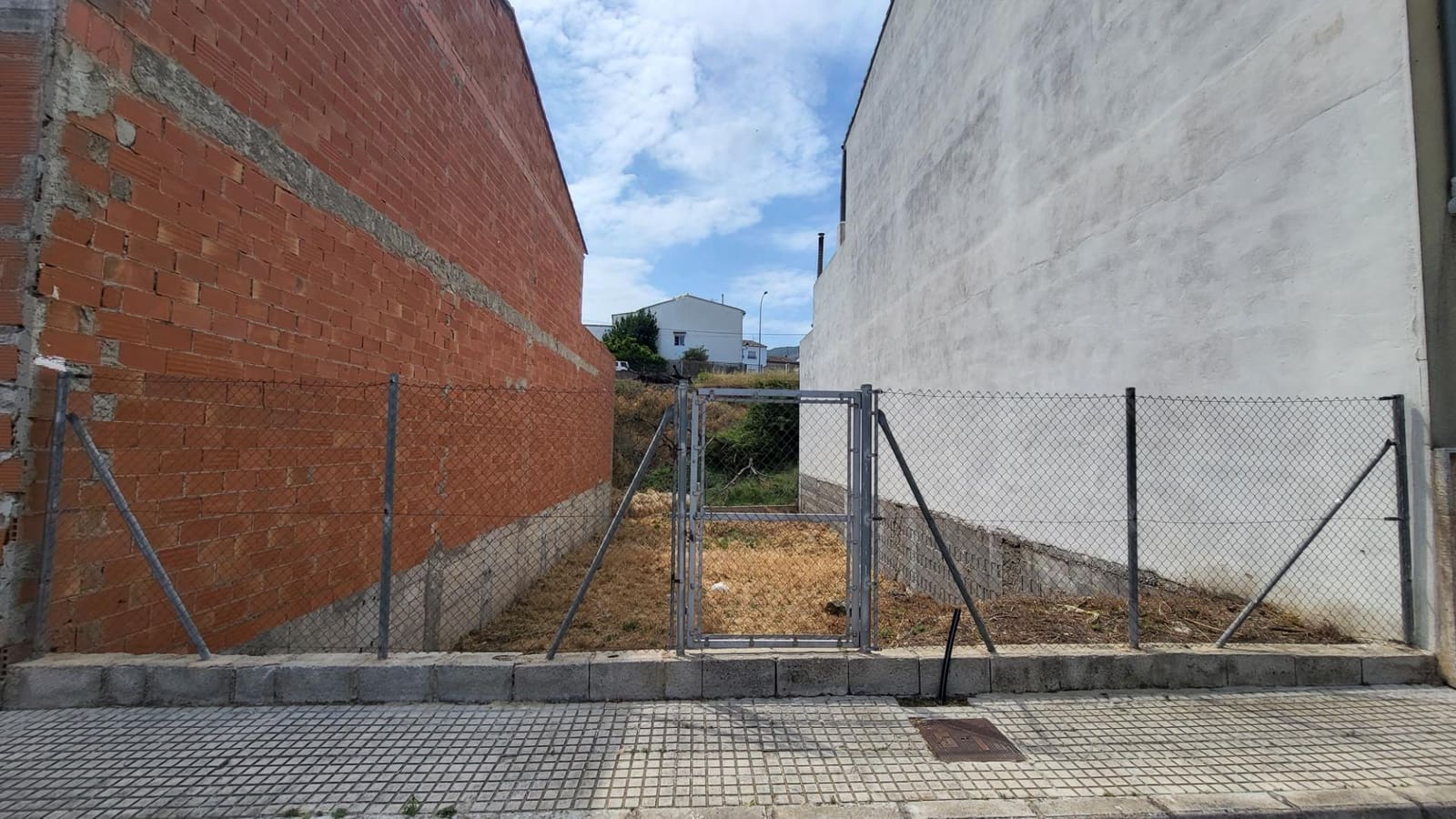 Bouwgrond te koop in Montichelvo - € 35.000 (Ref: 9114211)