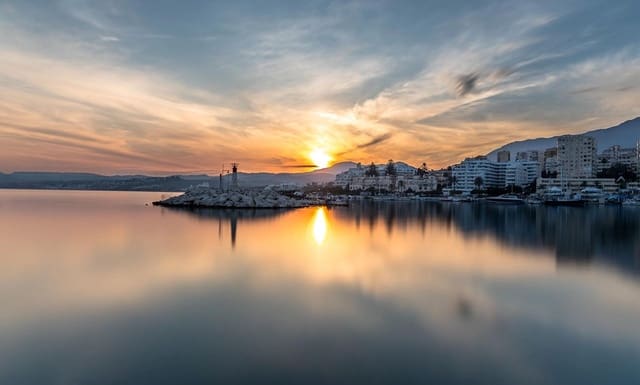 3 quarto Penthouse para venda em Estepona com piscina garagem - 564 000 € (Ref: 9174557)