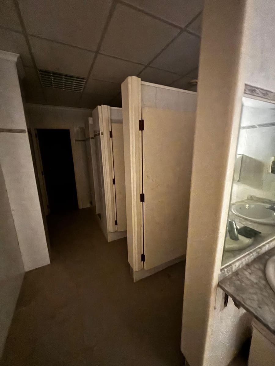 Empresa para venda em Chiva com piscina - 199 000 € (Ref: 9204575)