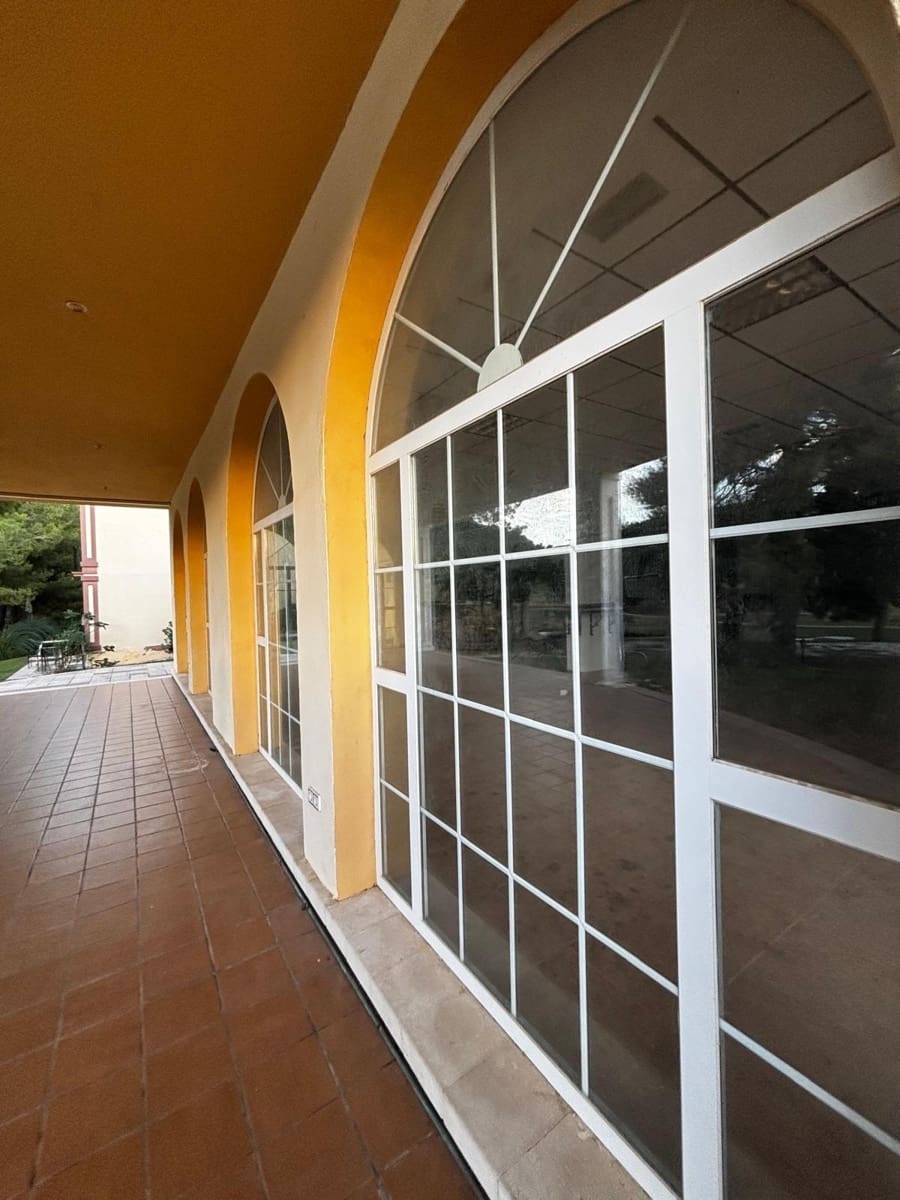 Empresa para venda em Chiva com piscina - 199 000 € (Ref: 9204575)