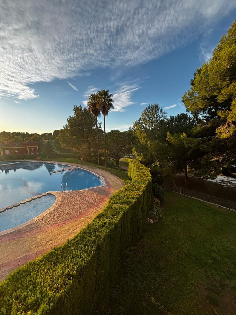 Empresa para venda em Chiva com piscina - 199 000 € (Ref: 9204575)