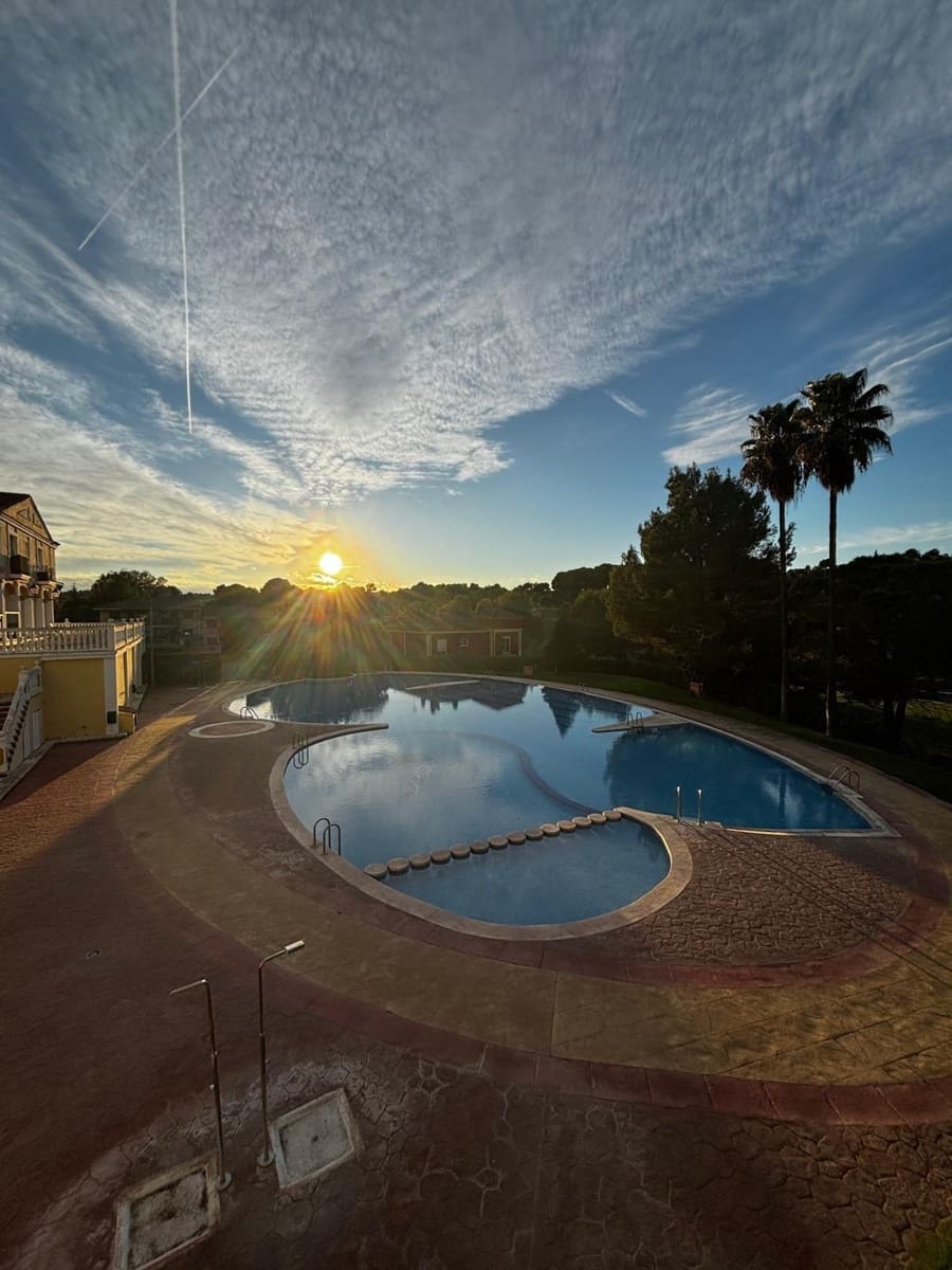 Empresa para venda em Chiva com piscina - 199 000 € (Ref: 9204575)