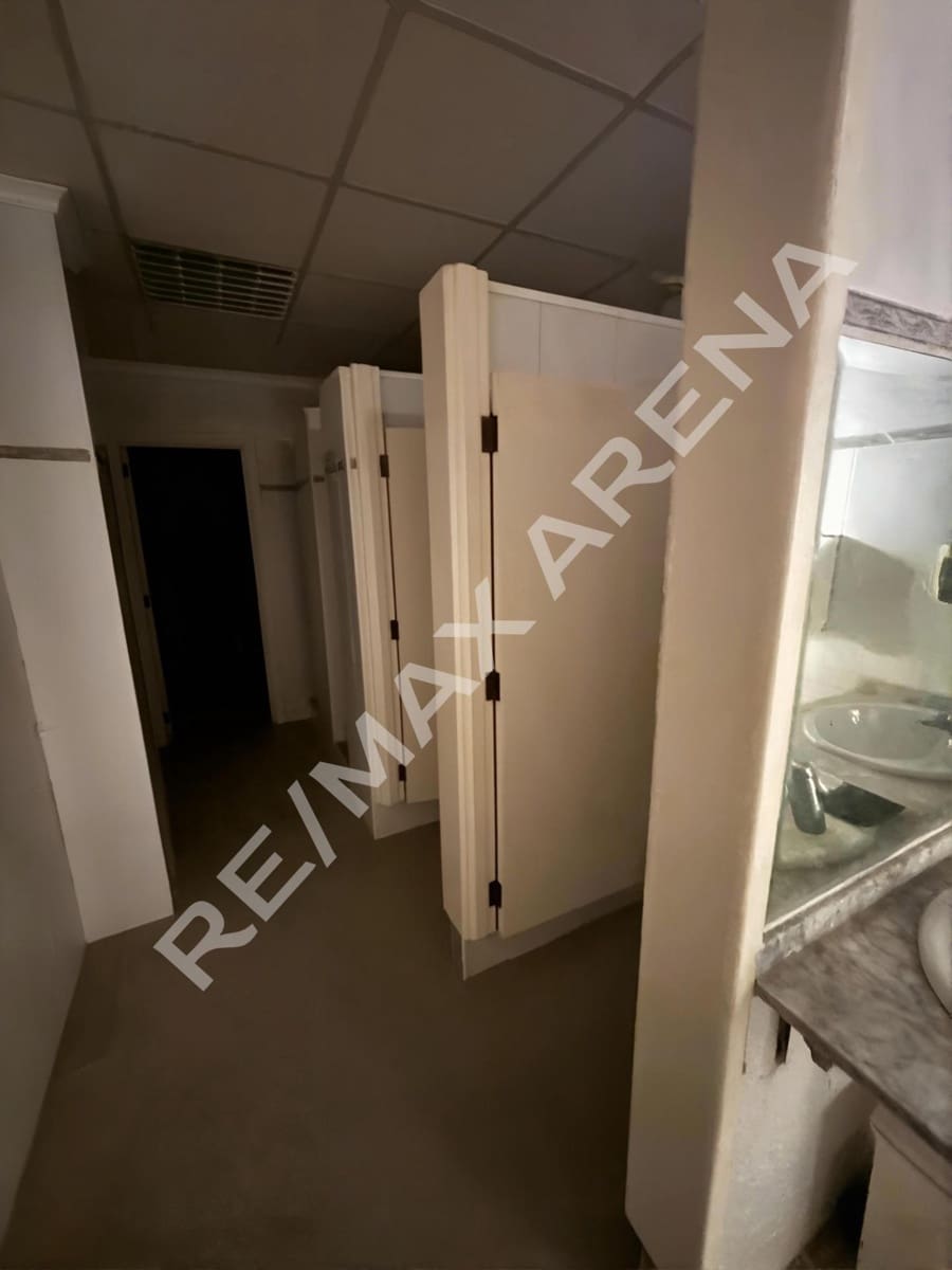 Empresa para venda em Chiva com piscina - 199 000 € (Ref: 9204575)