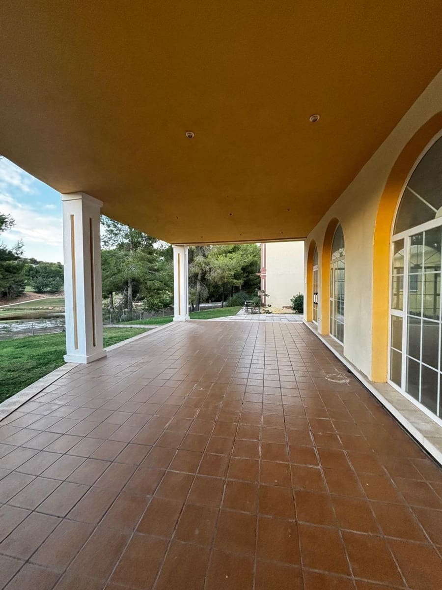 Empresa para venda em Chiva com piscina - 199 000 € (Ref: 9204575)