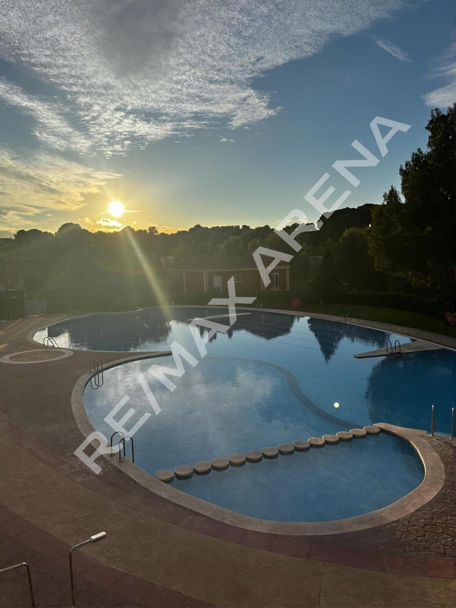 Empresa para venda em Chiva com piscina - 199 000 € (Ref: 9204575)