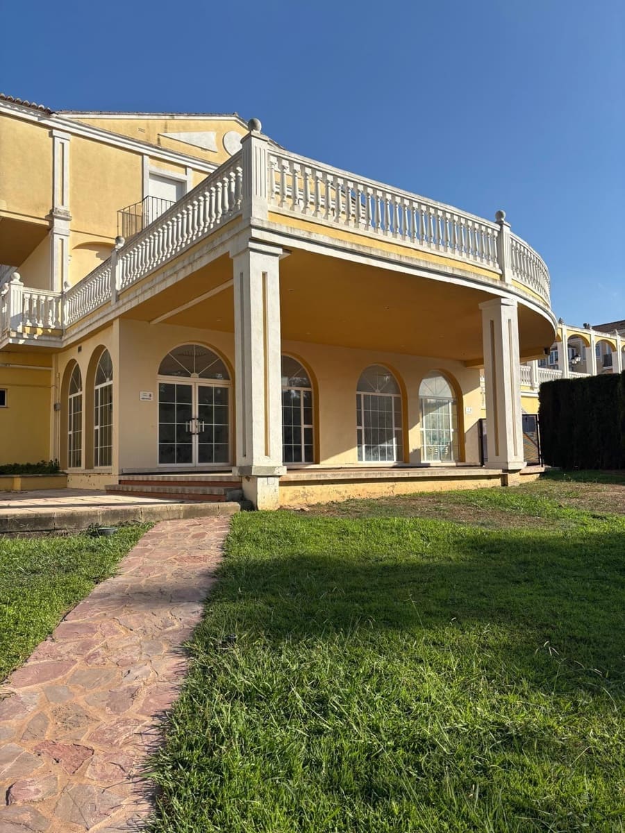 Empresa para venda em Chiva com piscina - 199 000 € (Ref: 9204575)