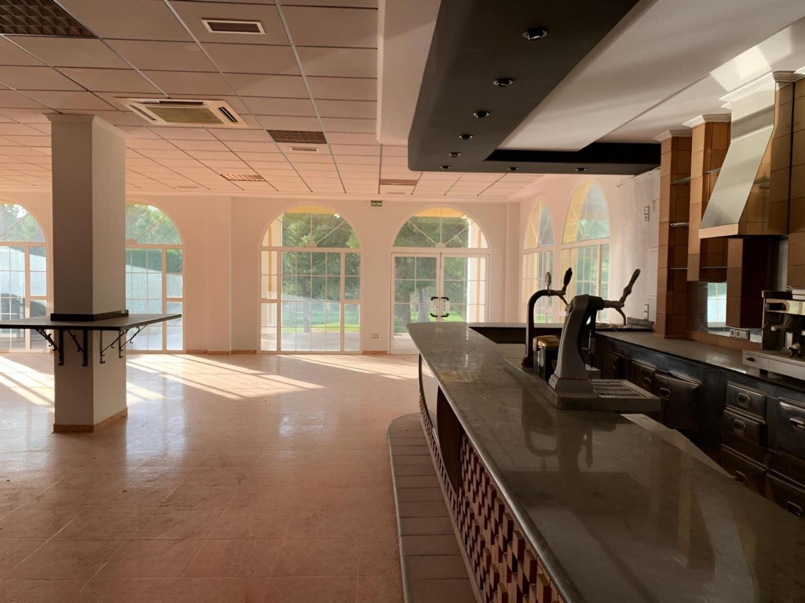 Empresa para venda em Chiva com piscina - 199 000 € (Ref: 9204575)