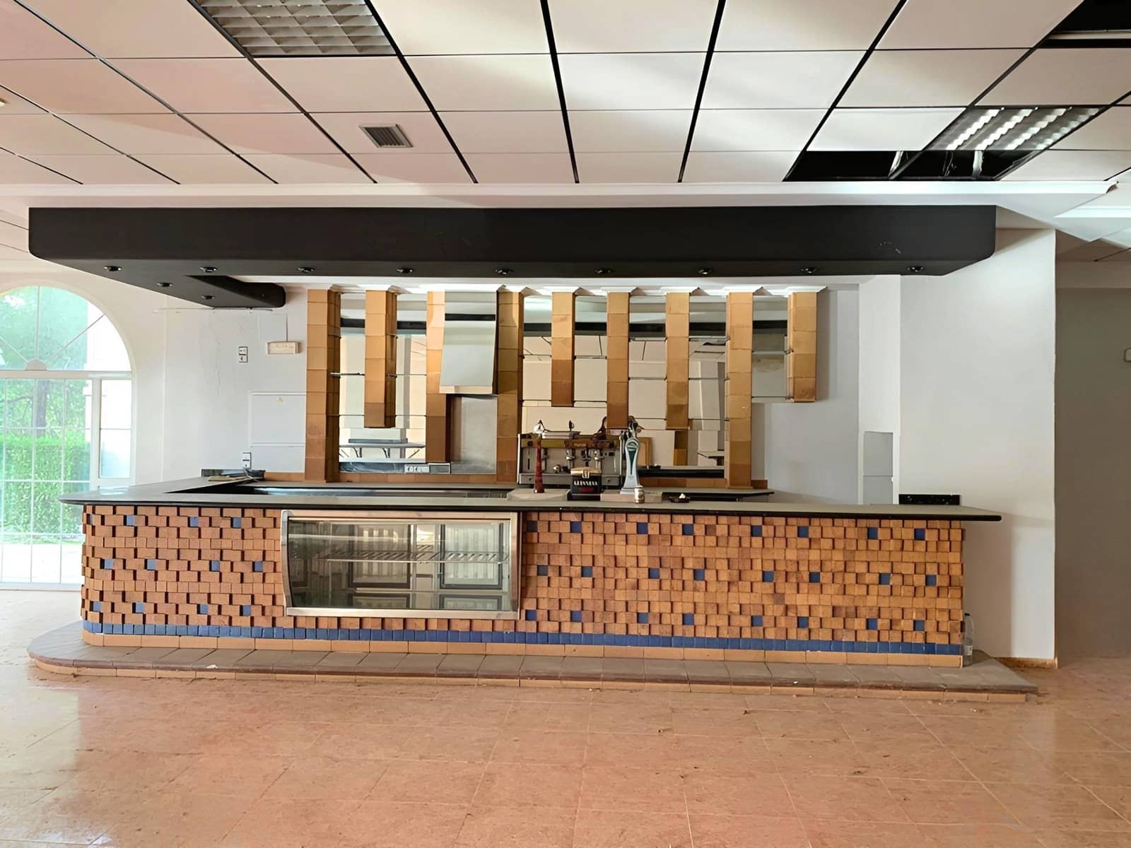 Empresa para venda em Chiva com piscina - 199 000 € (Ref: 9204575)