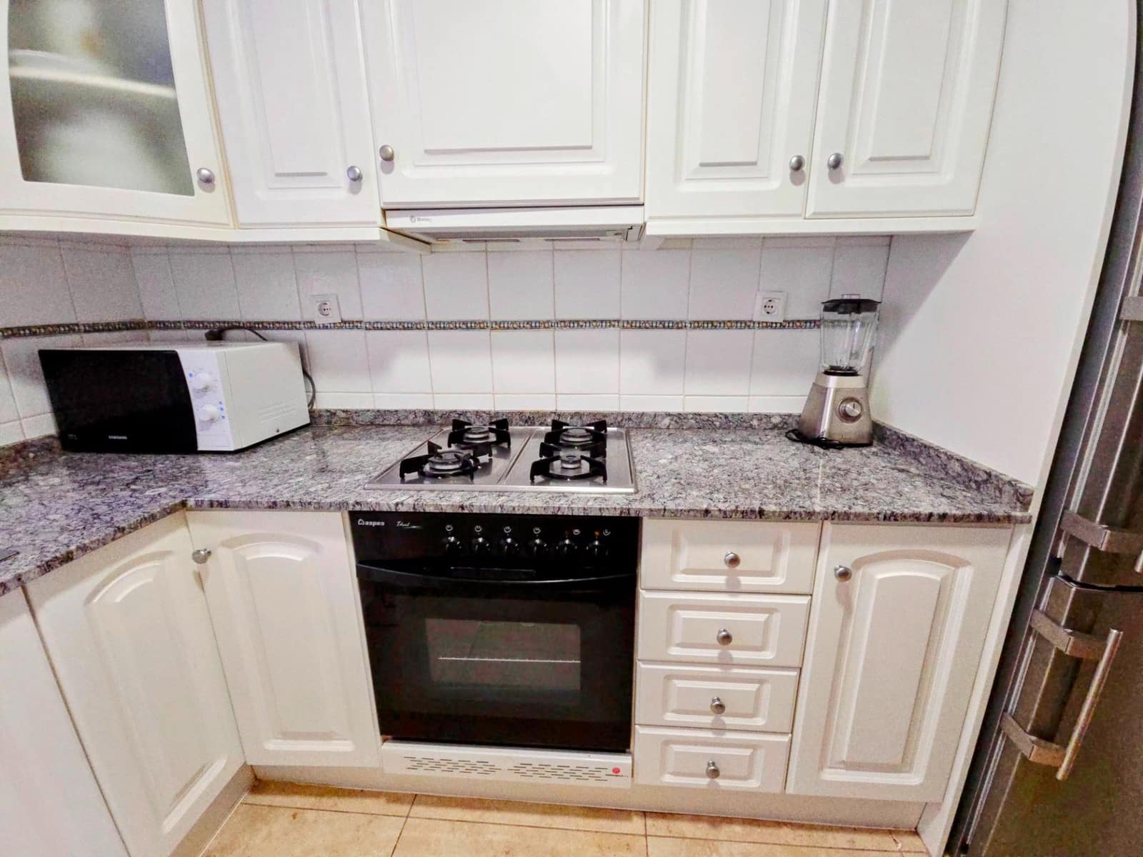 3 bedroom Villa for rent in Miramar with garage - € 2,500 (Ref: 9206849)