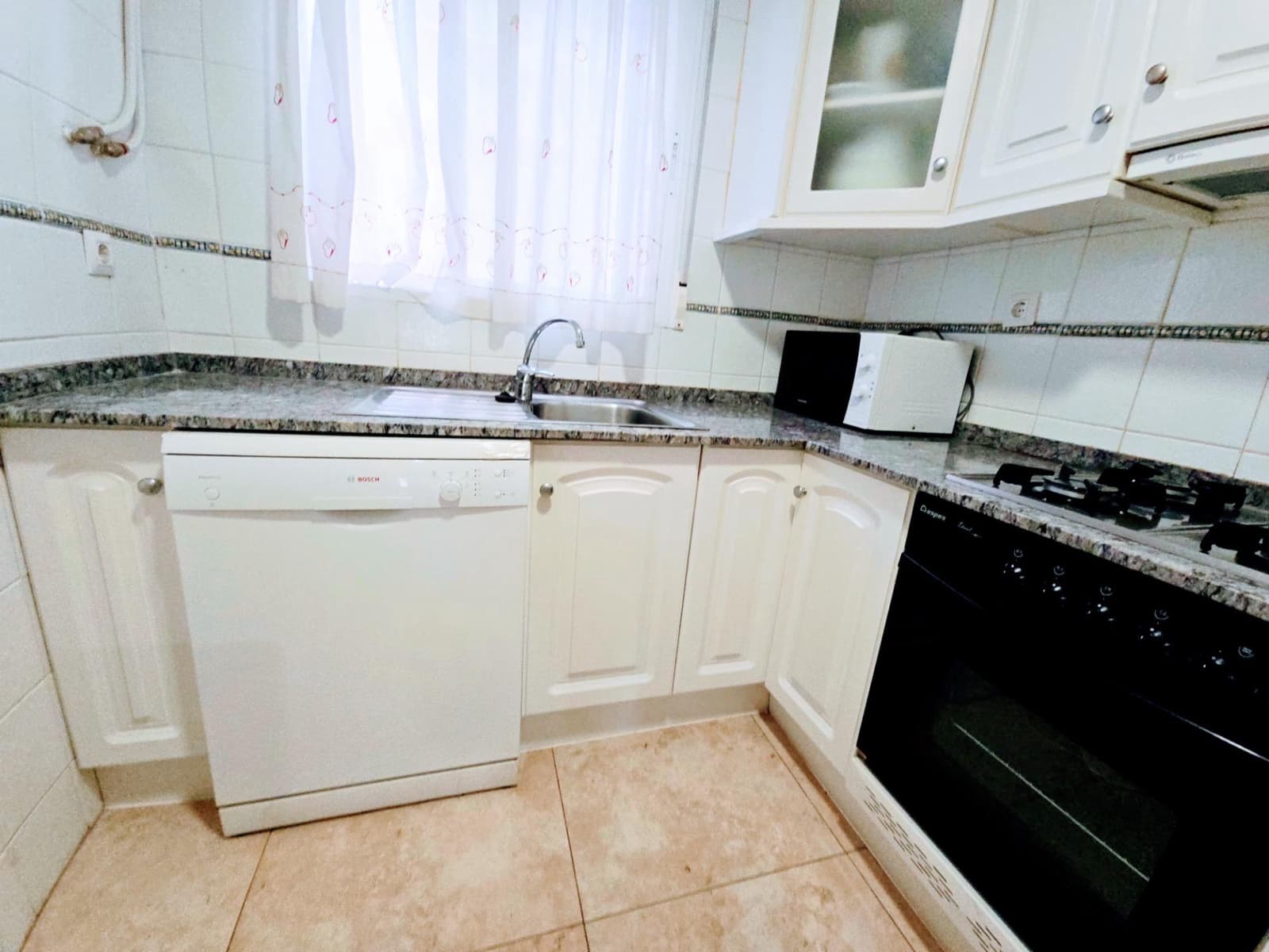 3 bedroom Villa for rent in Miramar with garage - € 2,500 (Ref: 9206849)