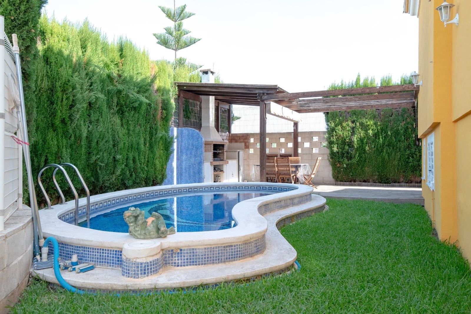 5 bedroom Villa for sale in Daimus with pool - € 399,000 (Ref: 9272667)