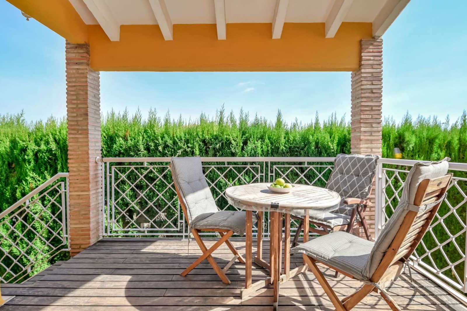 5 bedroom Villa for sale in Daimus with pool - € 399,000 (Ref: 9272667)