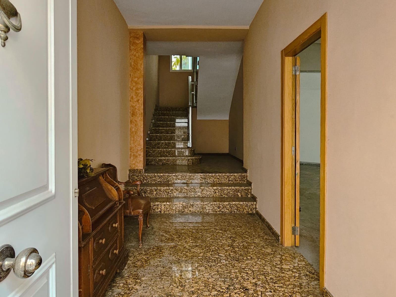 6 soverom Hus til salgs i La Pobla del Duc med garasje - € 259 000 (Ref: 9344805)