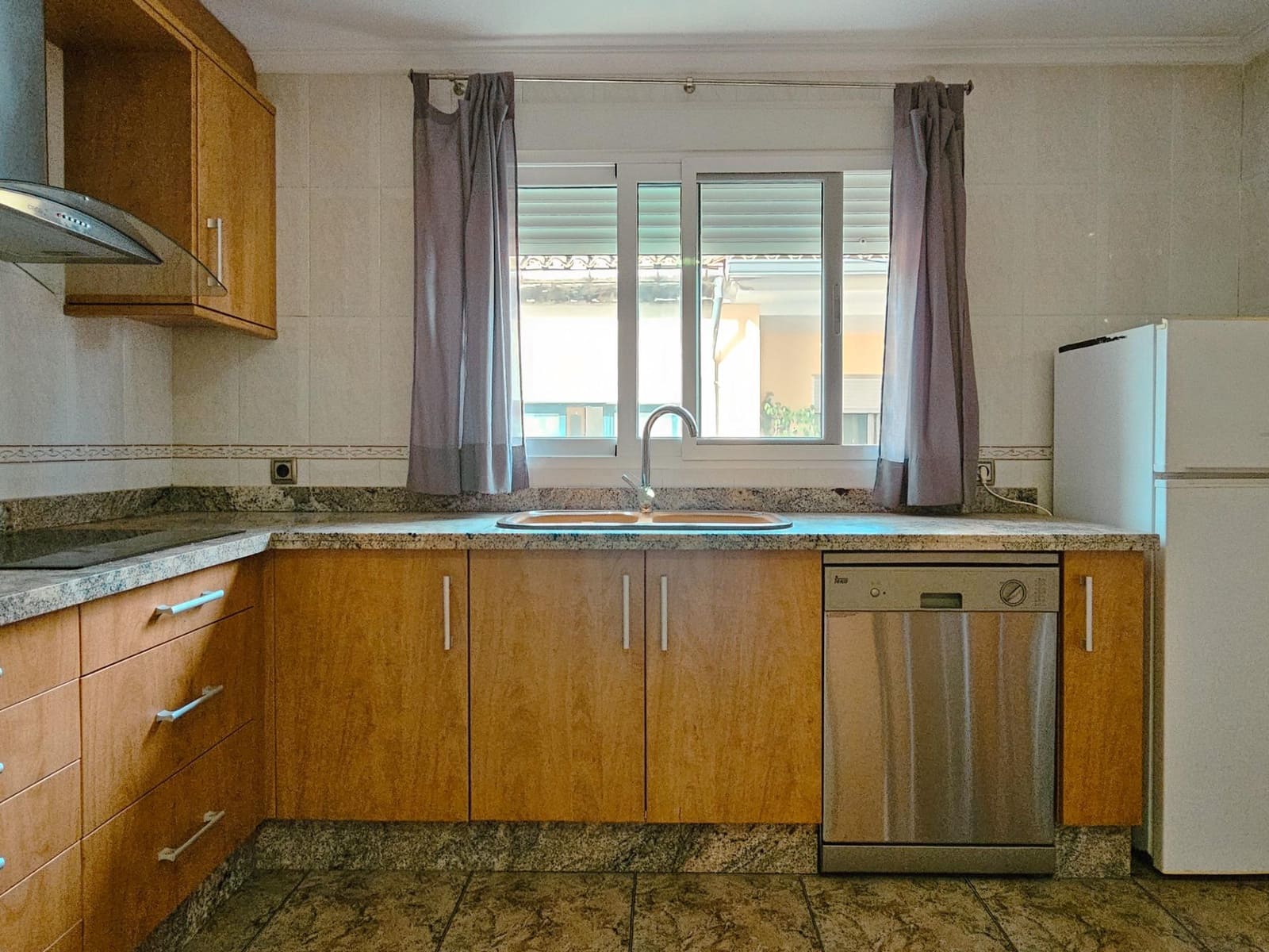 6 soverom Hus til salgs i La Pobla del Duc med garasje - € 259 000 (Ref: 9344805)