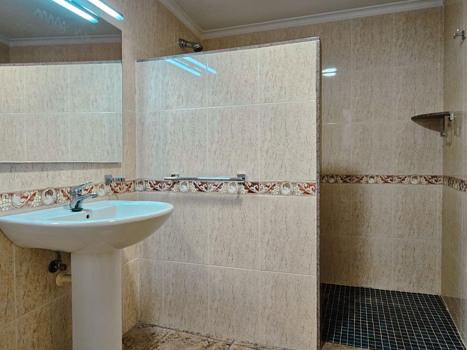 6 soverom Hus til salgs i La Pobla del Duc med garasje - € 259 000 (Ref: 9344805)