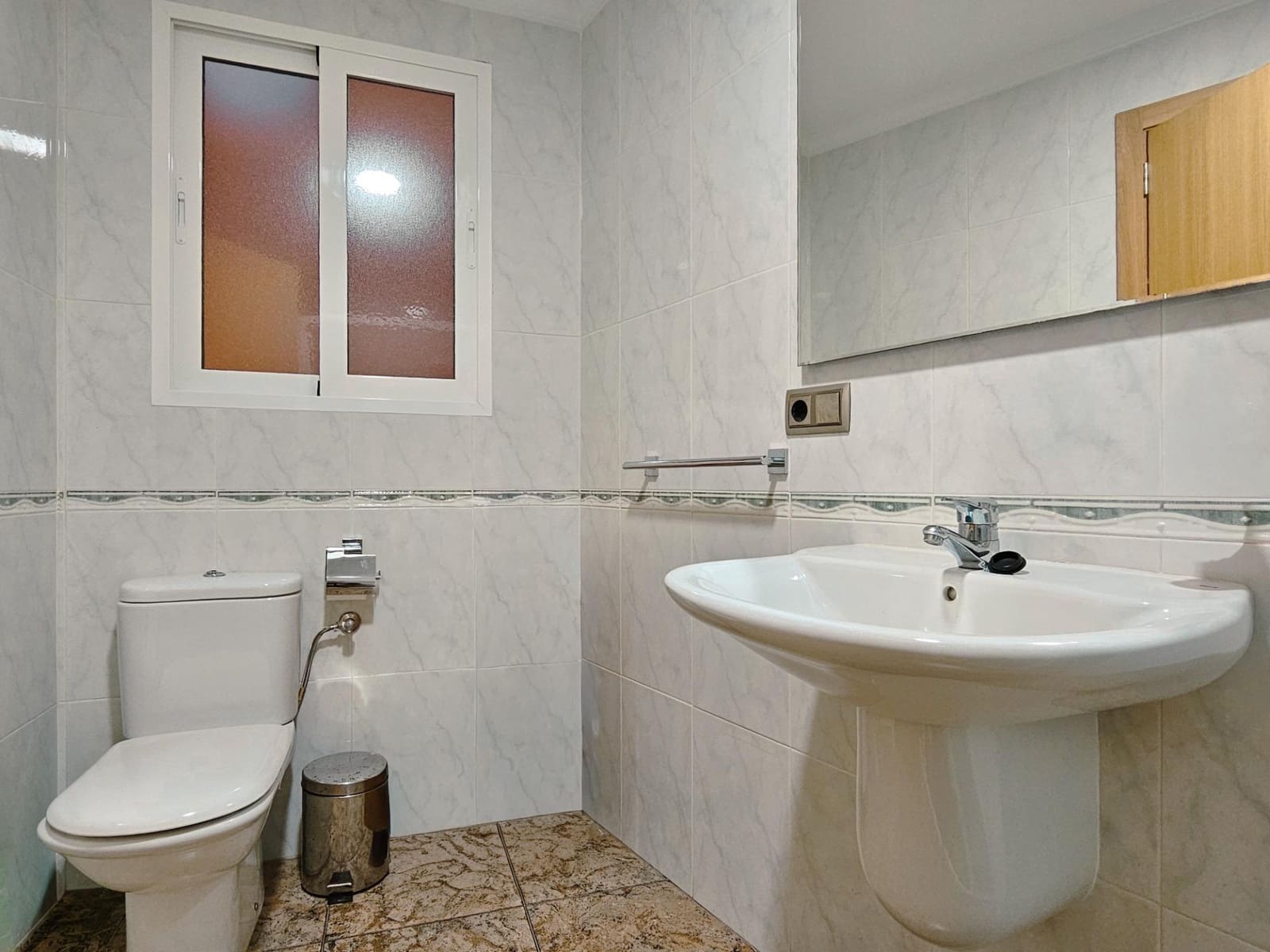 6 soverom Hus til salgs i La Pobla del Duc med garasje - € 259 000 (Ref: 9344805)