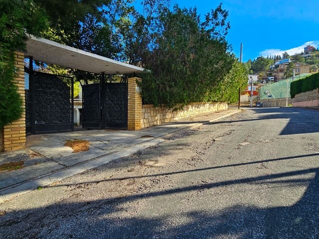 Chalet de 4 habitaciones en Chiva en venta con piscina - 350.000 € (Ref: 9385678)