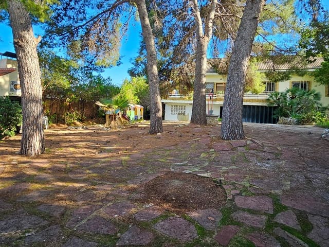 4 slaapkamer Villa te koop in Chiva met zwembad - € 350.000 (Ref: 9385678)