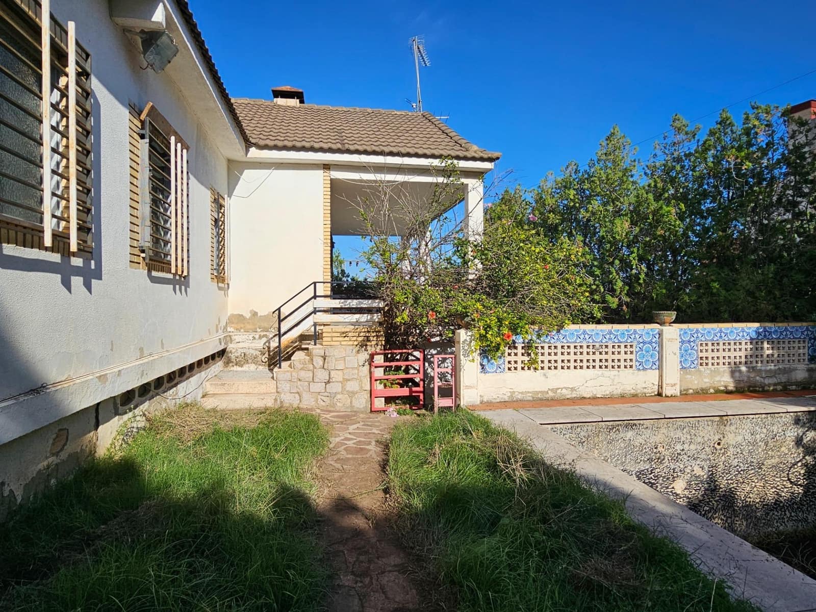 4 Zimmer Villa zu verkaufen in Chiva mit Pool - 350.000 € (Ref: 9385678)