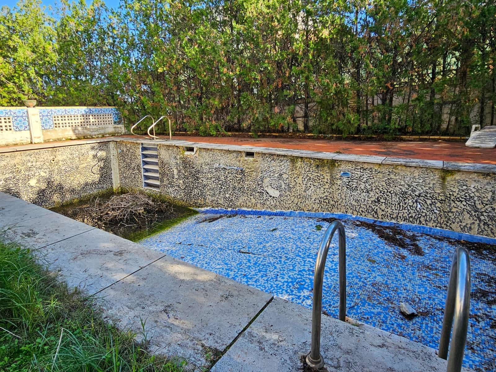 4 Zimmer Villa zu verkaufen in Chiva mit Pool - 350.000 € (Ref: 9385678)