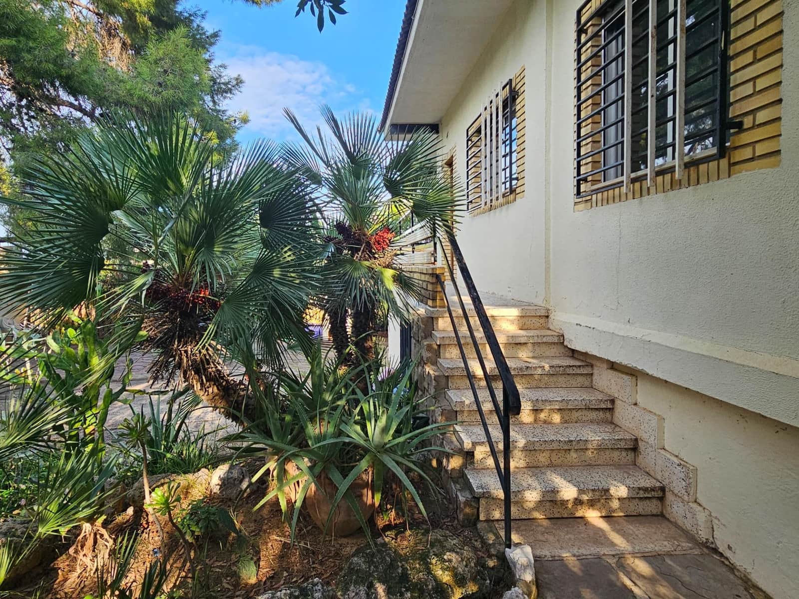 4 Zimmer Villa zu verkaufen in Chiva mit Pool - 350.000 € (Ref: 9385678)